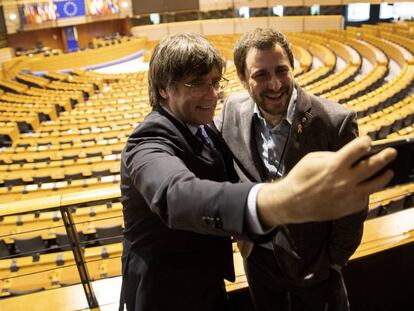 Carles Puigdemont y Toni Comín en el Parlamento Europeo.