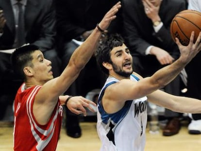 Ricky Rubio entra a canasta ante Jeremy Lin