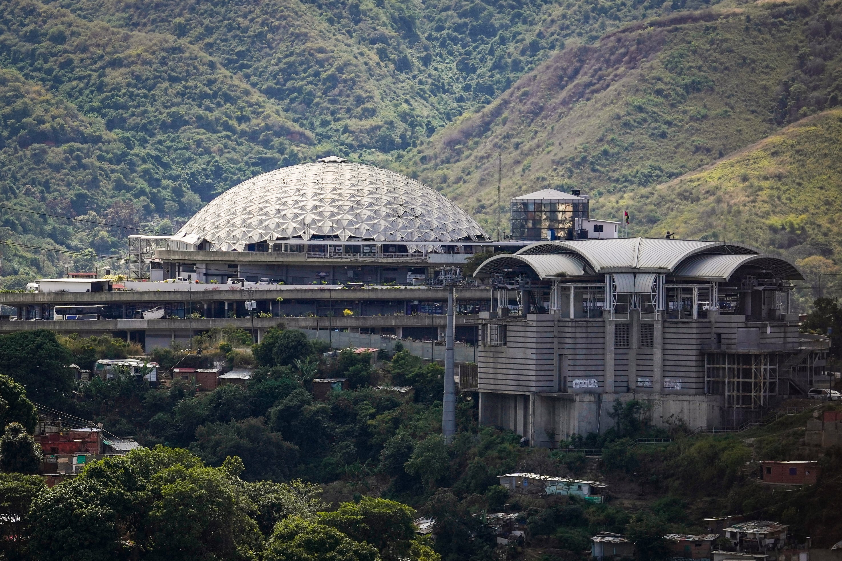 Los familiares de presos políticos en Venezuela esperan la liberación, en imágenes