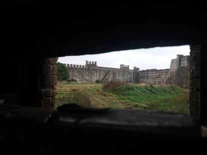 Vista de las murallas de Constantinopla desde la Puerta Dorada.