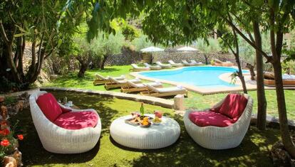 Jardín del hotel Castell de la Solana, en Alcalalí (Alicante).