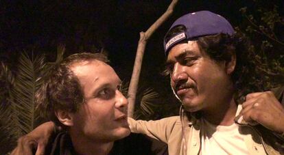 Jyri Jaakkola (izq.) en 2010 en México con un amigo.