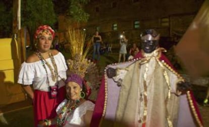 Gabriela Caballero y su madre, la familia que mantiene viva el legado.