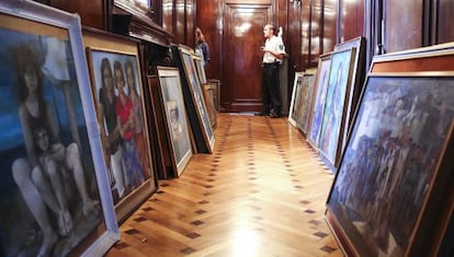 Algunas de las obras que fueron localizadas el pasado mes de julio en el interior de la casa de la calle Muntaner, cuando el Ayuntamiento accedi&oacute;.