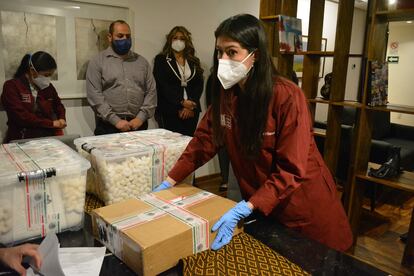 A researcher holds a box with documents stolen from the General Archive of the Nation and recovered in the U.S.