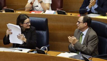 La vicepresidenta del Consell, M&ograve;nica Oltra, en las Cortes Valencianas. 