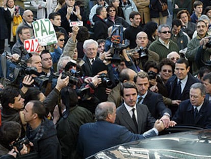 José María Aznar, tras votar en el colegio Nuestra Señora del Buen Consejo.