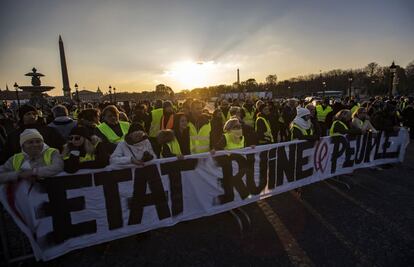 Gran manifestación en París como clofón al día de protestas del movimiento ciudadano "chalecos amarillos" a lo largo y ancho de toda Francia. Los cortes de tráfico se han sucedido durante todo el día.