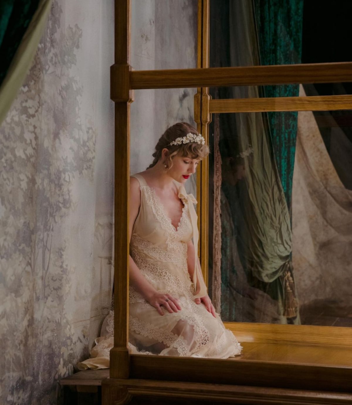 El “anuncio de boda” de Taylor Swift: la historia del alucinante vestido  que lleva en su último videclip (y dónde comprarlo) | Moda | S Moda | EL  PAÍS, image size:1200x1382