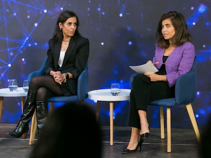 Silvia Roldán, viceconsejera de Digitalización de la Comunidad de Madrid (izquierda), y Susana Voces, presidenta de Adigital. 