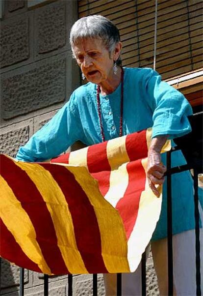 Algunas de las <i>senyeres</i> que  fueron colocadas ayer en balcones de la ciudad.