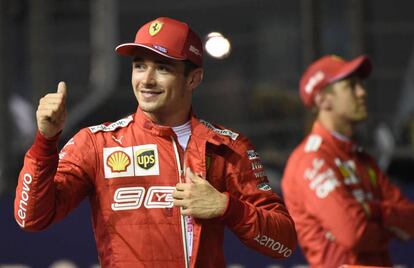 Leclerq celebra la 'pole' en Singapur.