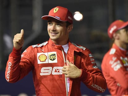 Leclerq celebra la 'pole' en Singapur.