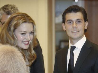 Marta Ortega, heredera del 'imperio' Inditex e hija de Amancio Ortega, y Sergio Álvarez Moya a su entrada al Hotel Finisterre de A Coruña.