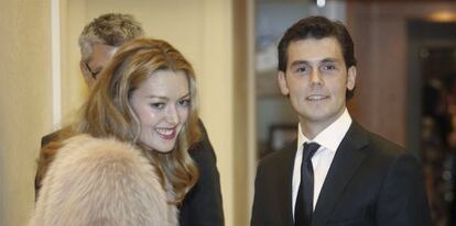 Marta Ortega, heredera del 'imperio' Inditex e hija de Amancio Ortega, y Sergio Álvarez Moya a su entrada al Hotel Finisterre de A Coruña.
