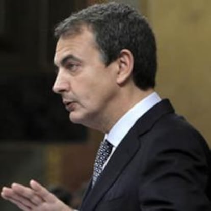 El presidente del Gobierno, José Luis Rodríguez Zapatero, durante su comparecencia hoy ante el Pleno extraordinario del Congreso de los Diputados.