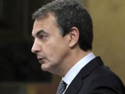 El presidente del Gobierno, José Luis Rodríguez Zapatero, durante su comparecencia hoy ante el Pleno extraordinario del Congreso de los Diputados.