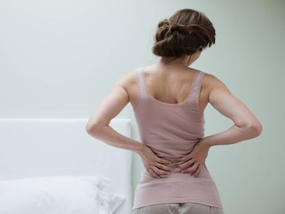 Cuatro ejercicios que puedes hacer con dolor de espalda (y tres estiramientos para aliviarlo)