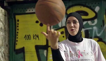 Imagem da campanha de Indira Kaljo no site change.org para a retirada do veto ao véu na FIBA.