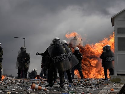 La huelga general en Grecia por el segundo aniversario del accidente de tren, en imágenes