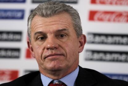 Aguirre durante la rueda de prensa en la que ha anunciado su dimisión.