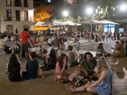 Ambiente nocturno en el barrio de Gràcia de Barcelona el pasado viernes.