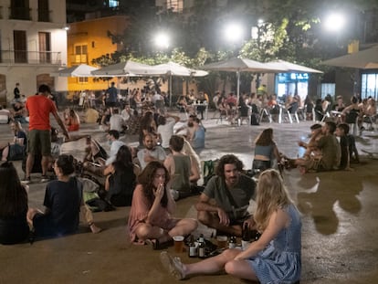 Ambiente nocturno en el barrio de Gràcia de Barcelona.