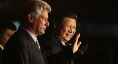 O presidente chinês com o vice-presidente cubano, Miguel Diaz-Canel.