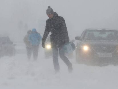 Fuerte nevada, este domingo en Kiev (Ucrania).