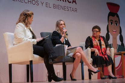 Ana María Salazar, Valeria Santos y Ernestina Godoy.