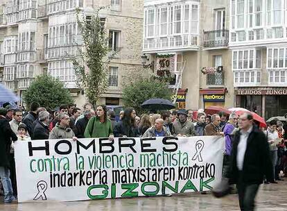 Imagen de la manifestación en Vitoria este sábado, día contra los malos tratos a mujeres.