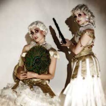 Maribel Per y Belén González, en <i>Por los ojos de Raquel Meller.</i>