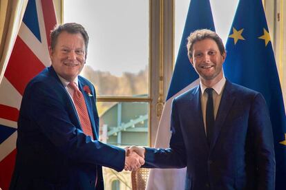 El ministro del Brexit, David Frost, y el secretario de Estado  francs para Asuntos Europeos, Clement Beaune, en su encuentro en pars.