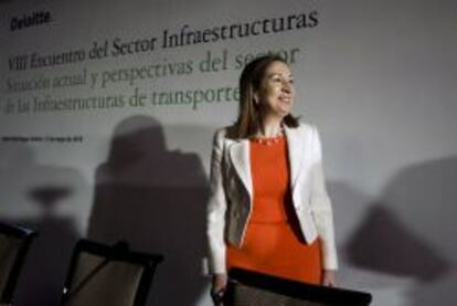 La ministras de Fomento, Ana Pastor, el el foro de infraestructuras celebrado ayer en Madrid.