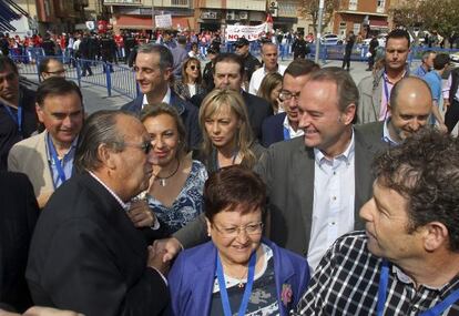 El presidente del PP valenciano, Alberto Fabra, y el presidente del PP de Castellón, Carlos Fabra, el pasado fin de semana.