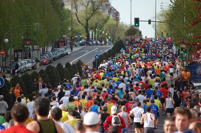 Un momento del recorrido de la maratón de Madrid.