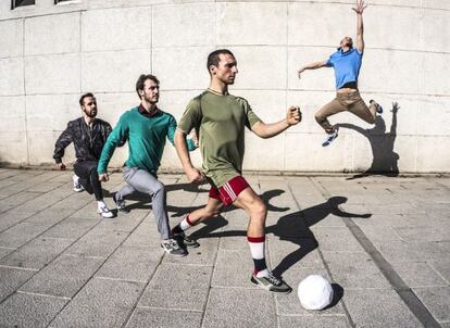 Bailarines de la compañía El Punto! Danza Teatro.