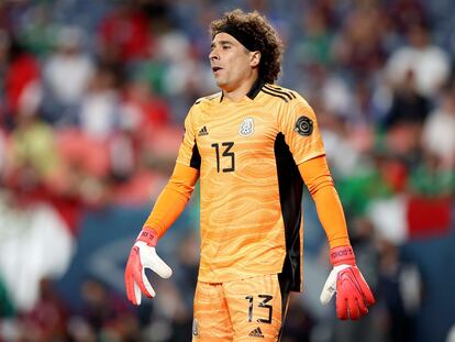 Guillermo Ochoa, portero de México, durante el partido con Costa Rica.