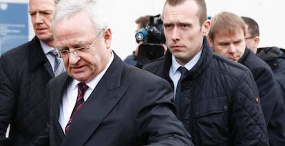 Martin Winterkorn, antiguo presidente de Volkswagen, abandona el Bundestag el jueves tras comparecer en la comisión de investigación sobre el escándalo de las emisiones.