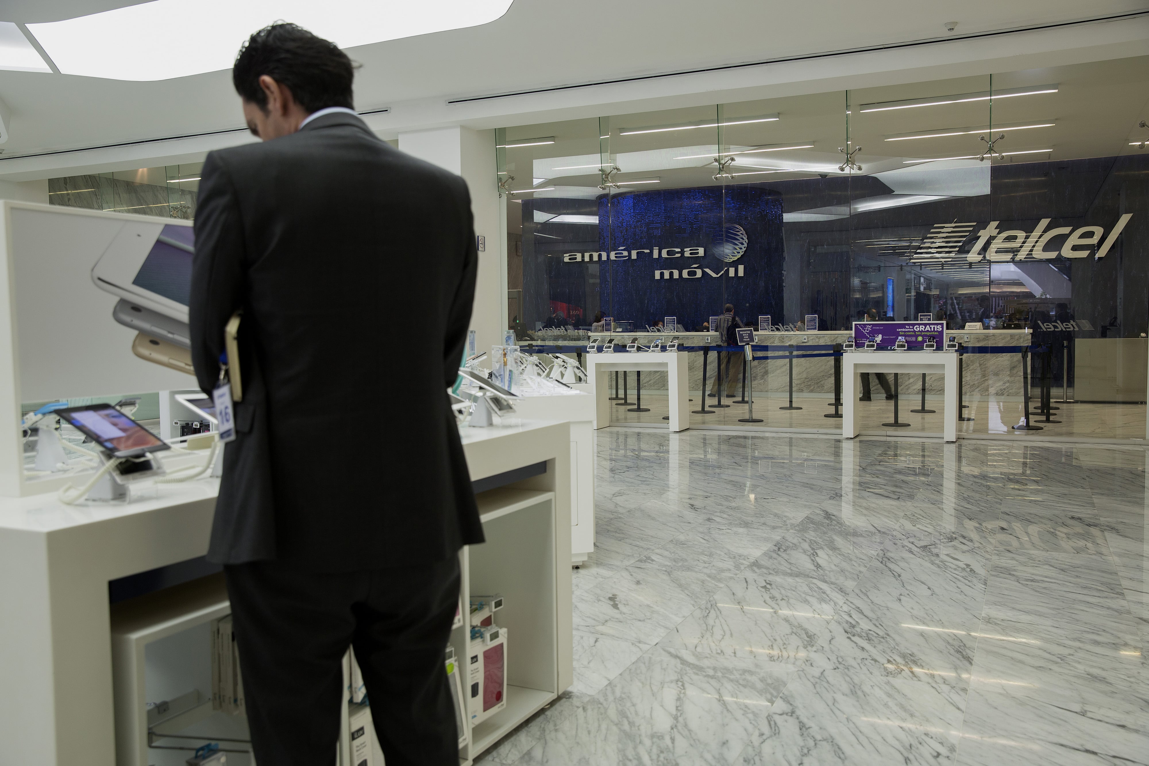 La última gran resolución del IFT antes de desaparecer: una millonaria multa a Telcel y OXXO