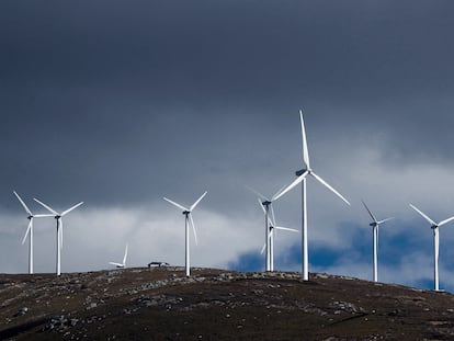 Molinos de viento en el municipio de Lubián, en Zamora.