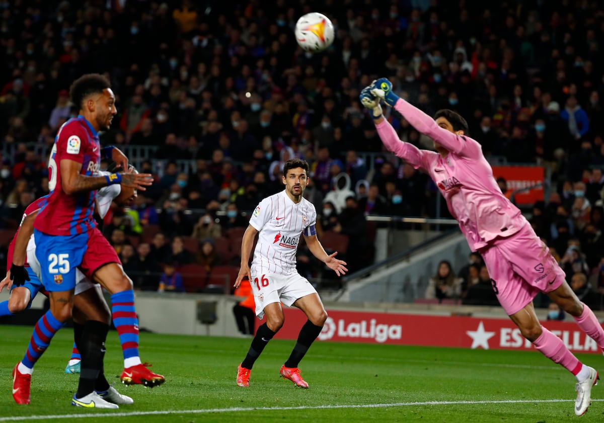 El Barcelona gana al Sevilla y le arrebata la segunda plaza | Deportes ...