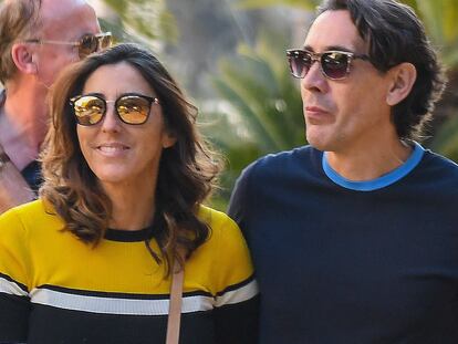 La actriz Paz Padilla y Antonio Vidal pasean por Marbella en marzo de 2019.