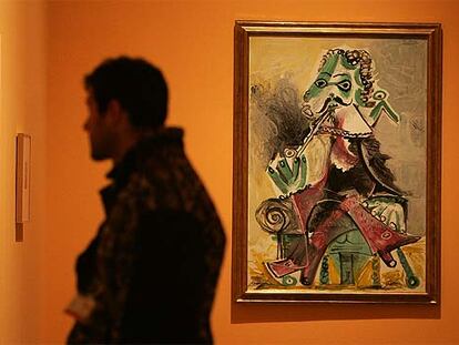 Aspecto de la exposición <i>La obra maestra desconocida.</i> De frente, <i>Mosquetero con pipa</i> (1968), de Picasso, de la colección del Artium.