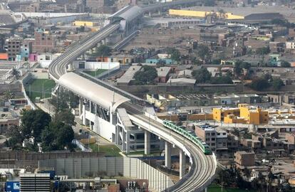 A capital peruana inaugura sua primeira linha de metrô (na foto). Lima já concedeu as duas seguintes a duas empresas espanholas, a FCC e a ACS.