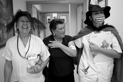 Hospital Universitario de Puerto Real (Cádiz). Celebración del Halloween; Paciente: Josefa Rodríguez.