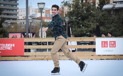 Javier Fernández, patinando en la pista de hielo de la Plaza de Colón de Madrid.