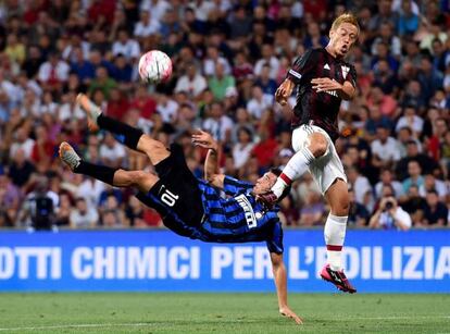 Kovacic (izquierda), en un partido ante el Milan.