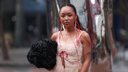 La cantante Griff, vestida de Simone Rocha el pasado septiembre durante la semana de la moda de Londres.