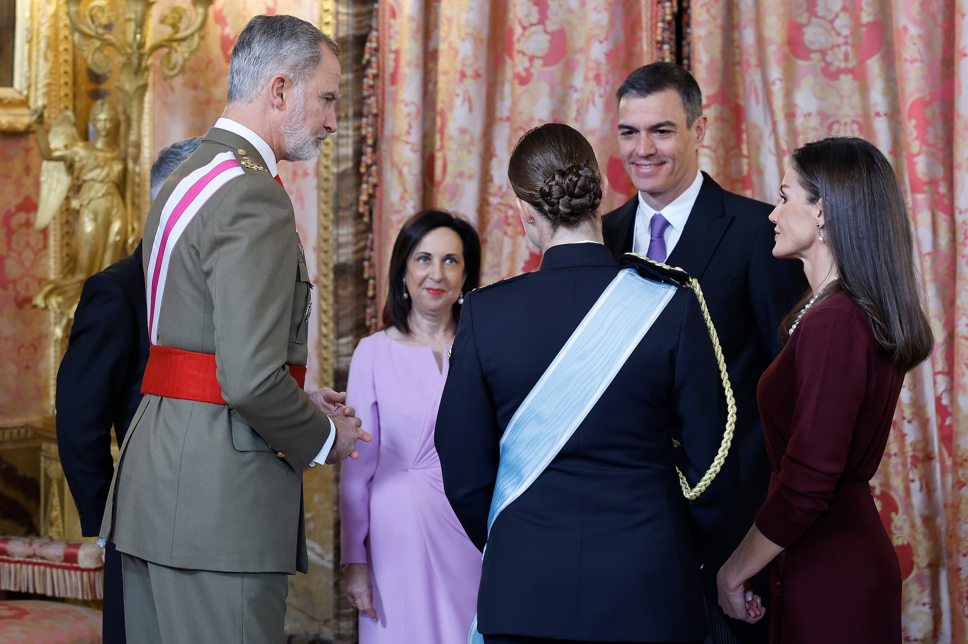 "El Rey Reconoce el Heroísmo de los Militares en la Mayor Operación de Ayuda Humanitaria en Tiempos de Paz"